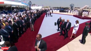 Melania Won't Hold Donald's Hand, Can You Blame Her?